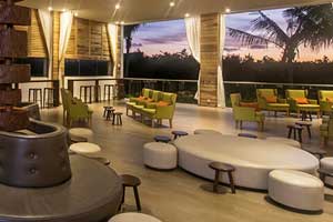La plaza Bar - Platinum Yucatán Princess All Suites & Spa Resort Adults Only